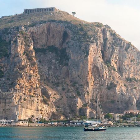 Appartamento Il Giglio Terracina Exterior foto